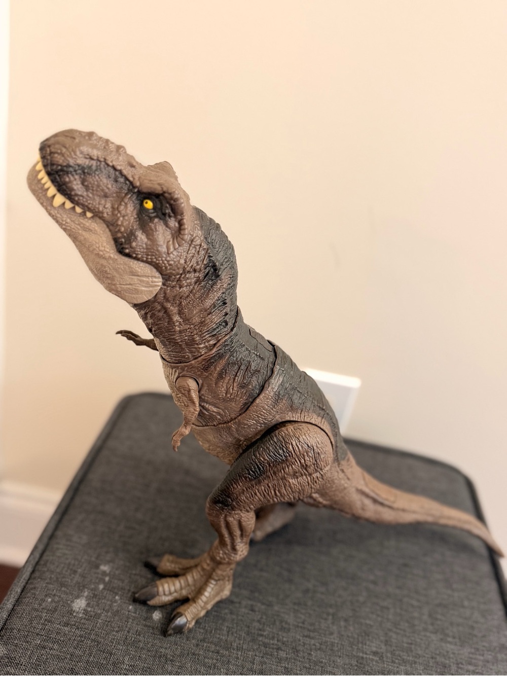Jurassic World Dominion Roar Strikers Tyrannosaurus Rex T-Rex Action Figure